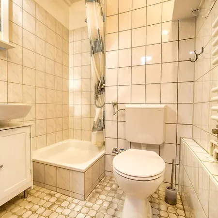 - Haus H, App 0h0306 *